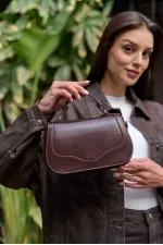 Sac à bandoulière marron avec housse