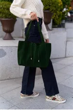 Sac à main et à bandoulière en daim souple avec détails en dentelle et daim vert