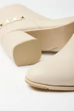 Bottes modernes à talons carrés beiges et dorés, style décontracté - Élégantes Bottes modernes à talons carrés beiges et dorés, style décontracté - Élégantes