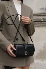 Sac bandoulière à boucle Alina pour femme - Noir