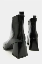Bottes courtes à talons et bout émoussé en cuir verni – Cuir brillant Forme moderne Cuir verni noir