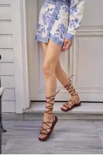 Sandales bouffantes à lacets enveloppées bordeaux