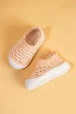 Chaussures premiers pas pour bébé roses