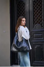 Sac bandoulière noir en tricot à motifs – Look élégant et luxueux