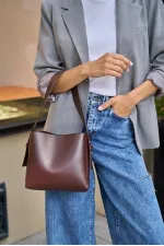 Sac à bandoulière ajustable en cuir souple marron