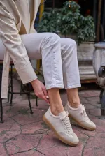 Baskets beiges avec détail logo