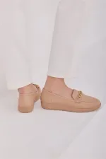 Ballerines beiges avec détails en chaîne
