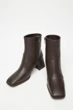 Bottes et bottines à talons plats marron pour femme – Fermeture éclair, style décontracté et élégant Bottes et bottines à talons plats marron pour femme – Fermeture éclair, style décontracté et élégant
