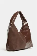 Sac cabas à bandoulière pour femme en daim marron et cuir verni contrasté - Modèle vintage souple