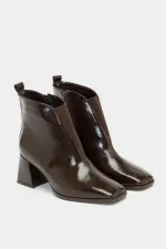 Bottes courtes à talons et bout rond en cuir verni – Cuir brillant Forme moderne Cuir verni marron