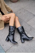 Bottes à talons hauts pour femme avec détails froncés, crocodile noir