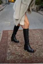 Bottes à talons hauts noires Bottes à talons hauts noires