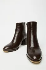 Bottes et bottines en crocodile marron