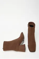 Bottes et bottines à talons plats en daim marron pour femme – Fermeture éclair, style décontracté Bottes et bottines à talons plats en daim marron pour femme – Fermeture éclair, style décontracté