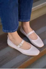 Ballerines à bout émoussé et bride unique en cuir verni crème