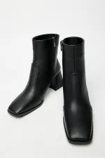 Bottes et bottines noires à talons et bout plat pour femme – Fermeture éclair, style décontracté et élégant