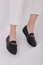 Ballerines noires avec détails en chaîne Ballerines noires avec détails en chaîne