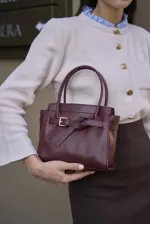Mini sac à main et à bandoulière avec ceinture détaillée rouge bordeaux