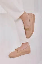Ballerines beiges avec détails en chaîne