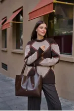 Sac à main et à bandoulière en daim souple avec détails en dentelle marron