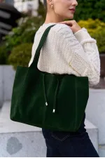 Sac à main et à bandoulière en daim souple avec détails en dentelle et daim vert
