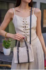 Sac à main et à bandoulière avec boucle et détails en osier, crème-noir Sac à main et à bandoulière avec boucle et détails en osier, crème-noir