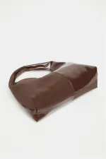 Sac cabas à bandoulière pour femme en daim marron et cuir verni contrasté - Modèle vintage souple