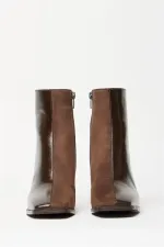 Bottes et bottines en daim verni marron pour femmes, talons à bout arrondi, cuir PU contrasté, fermeture éclair élégante Bottes et bottines en daim verni marron pour femmes, talons à bout arrondi, cuir PU contrasté, fermeture éclair élégante