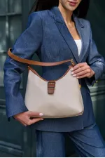 Sac à main et sac à bandoulière crème avec boucle dorée