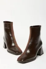 Bottes et bottines en daim verni marron pour femmes, talons à bout arrondi, cuir PU contrasté, fermeture éclair élégante Bottes et bottines en daim verni marron pour femmes, talons à bout arrondi, cuir PU contrasté, fermeture éclair élégante