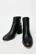 Bottes modernes à talons carrés et clous dorés noirs - Élégantes