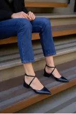 Chaussures à talons hauts classiques à brides croisées noires Chaussures à talons hauts classiques à brides croisées noires