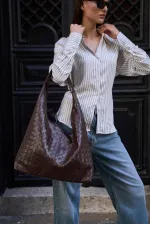 Sac bandoulière en tricot marron à motifs – Look élégant et luxueux