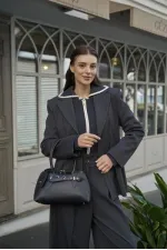 Sac à main et sac à bandoulière rétro noir avec accessoires dorés