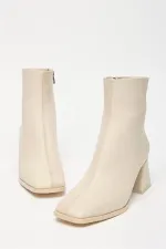 Bottes et bottines en daim beige pour femmes, bout rond, talon contrasté, cuir PU, fermeture éclair élégante Bottes et bottines en daim beige pour femmes, bout rond, talon contrasté, cuir PU, fermeture éclair élégante