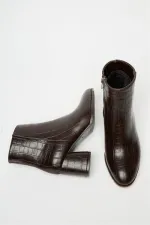 Bottes et bottines en crocodile marron