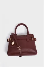 Mini sac à main et à bandoulière détaillé avec cadenas rouge bordeaux
