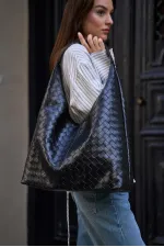 Sac bandoulière noir en tricot à motifs – Look élégant et luxueux