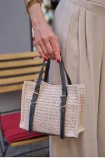 Sac à main et à bandoulière avec boucle et détails en osier, crème-noir Sac à main et à bandoulière avec boucle et détails en osier, crème-noir