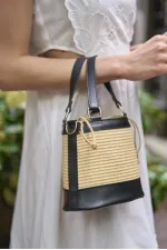 Sac seau à main et à bandoulière de style bohème en paille noire