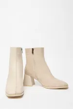 Bottes et bottines en daim beige pour femmes, bout rond, talon contrasté, cuir PU, fermeture éclair élégante Bottes et bottines en daim beige pour femmes, bout rond, talon contrasté, cuir PU, fermeture éclair élégante