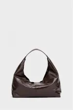 Sac à main et bandoulière en cuir verni brillant, cuir verni marron