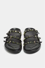 Chaussons tendance noirs avec détails cloutés dorés Chaussons tendance noirs avec détails cloutés dorés