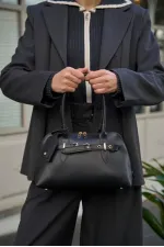 Sac à main et sac à bandoulière rétro noir avec accessoires dorés