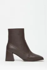 Bottes et bottines à talons plats marron pour femme – Fermeture éclair, style décontracté et élégant Bottes et bottines à talons plats marron pour femme – Fermeture éclair, style décontracté et élégant