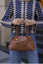 Sac rétro avec accessoires dorés, sac à main et sac à bandoulière, beige