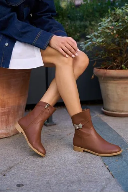 Bottes en cuir pour femme avec boucle, couleur beige