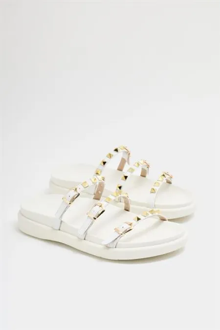 Chaussons tendance blancs à clous dorés