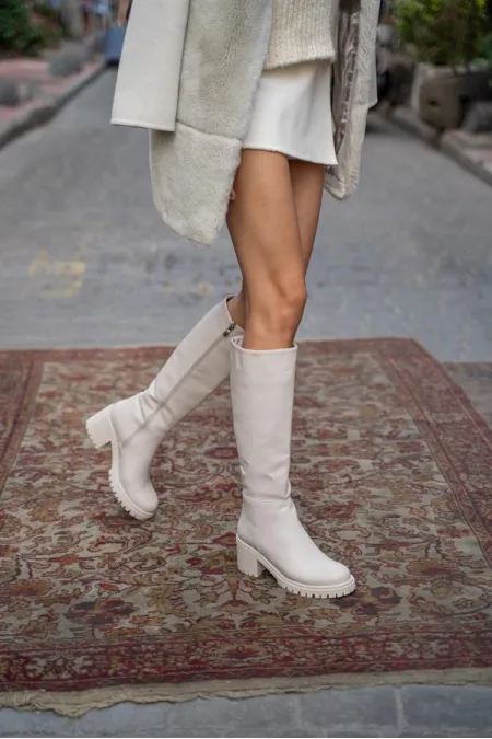 Bottes beiges à talons hauts