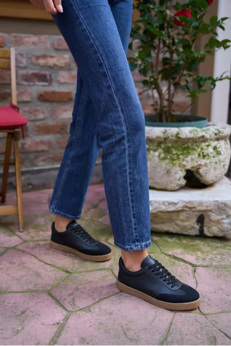 Baskets noires avec logo détaillé